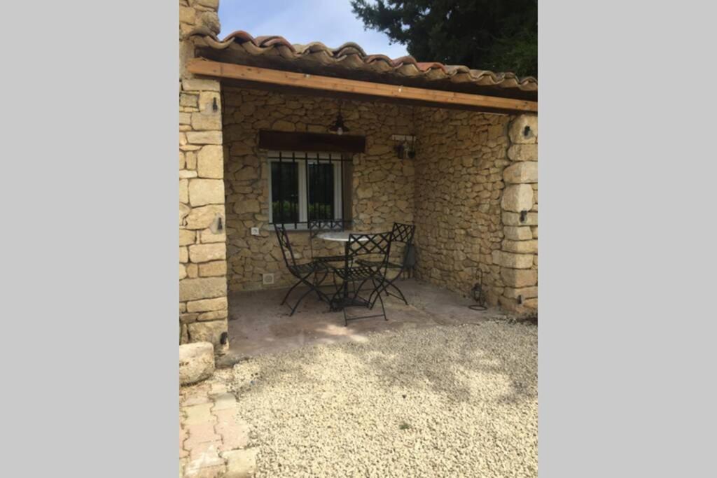Cabanon De Charme En Plein Coeur Des Vignes Villa Pertuis Exterior photo